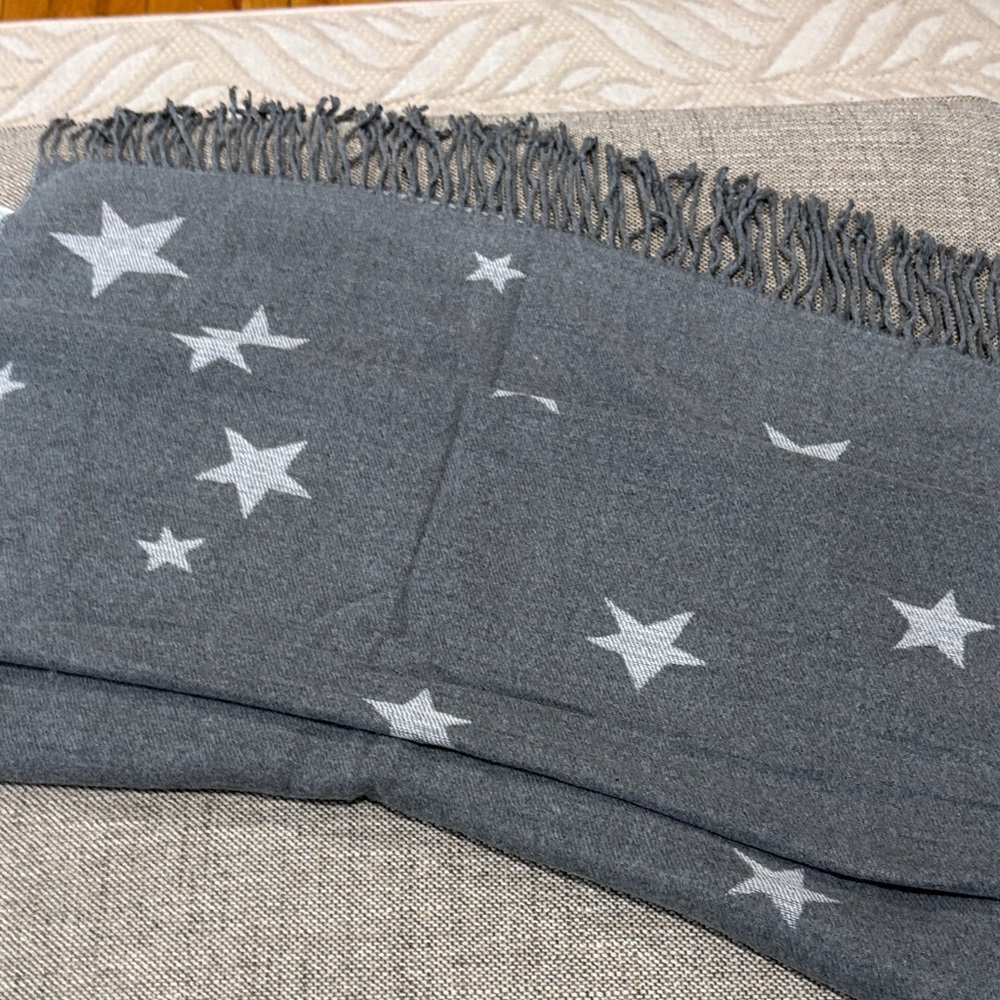 GAP Gray Fringed Scarf